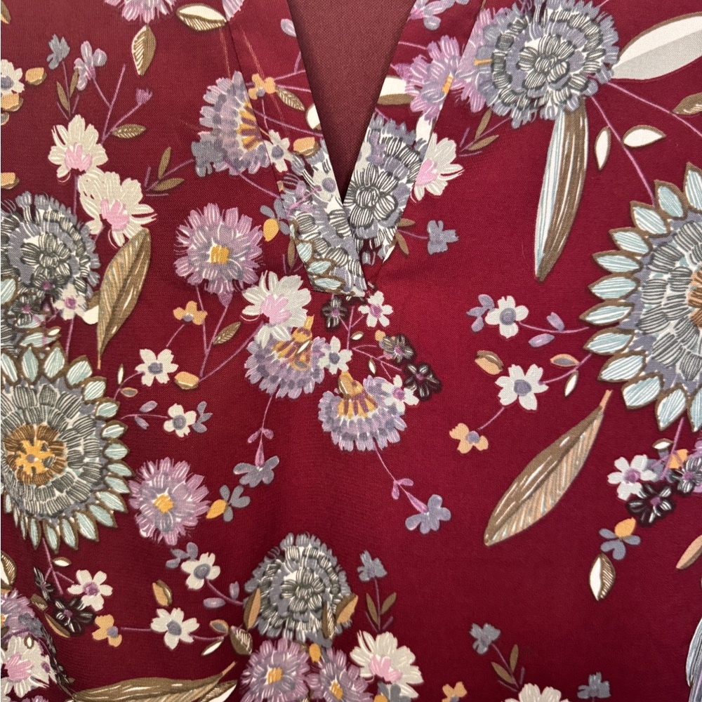 Gilli Burgundy Floral V-Neck Dress Size Medium - Picture 4 of 7